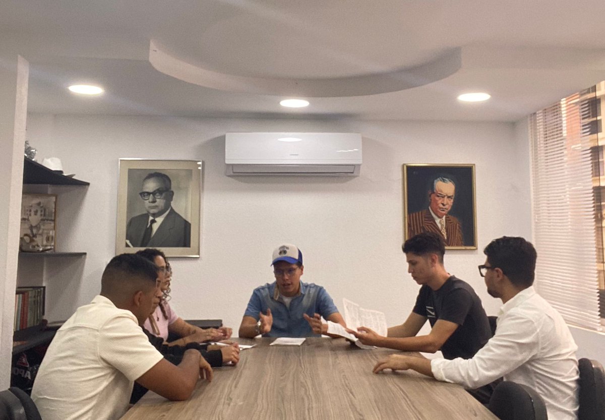 Que grato encuentro! tuvimos hoy #7Mayo los líderes de la juventud de los partidos <a href="/ADVenezuelaa/">Acción Democrática</a>, <a href="/Copei_Partido/">Partido COPEI</a> y Primero Venezuela en Caracas, donde acordamos un plan de trabajo conjunto que fortalezca a nuestra Alianza Democratica en #Caracas .

#Venezuela #YoSiVotoEl25