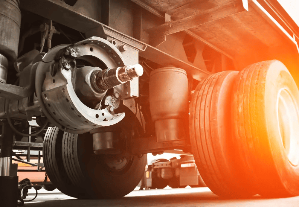CCandCRoadside's tweet photo. #BrakeSystemFailures are one of the most dangerous & costly issues that #CommercialTruckDrivers can face on the road. A sudden #BrakeFailure doesn’t just jeopardize cargo & delivery schedules—it endangers lives.
https://t.co/avEusGFH90 https://t.co/tit7sFQ11q