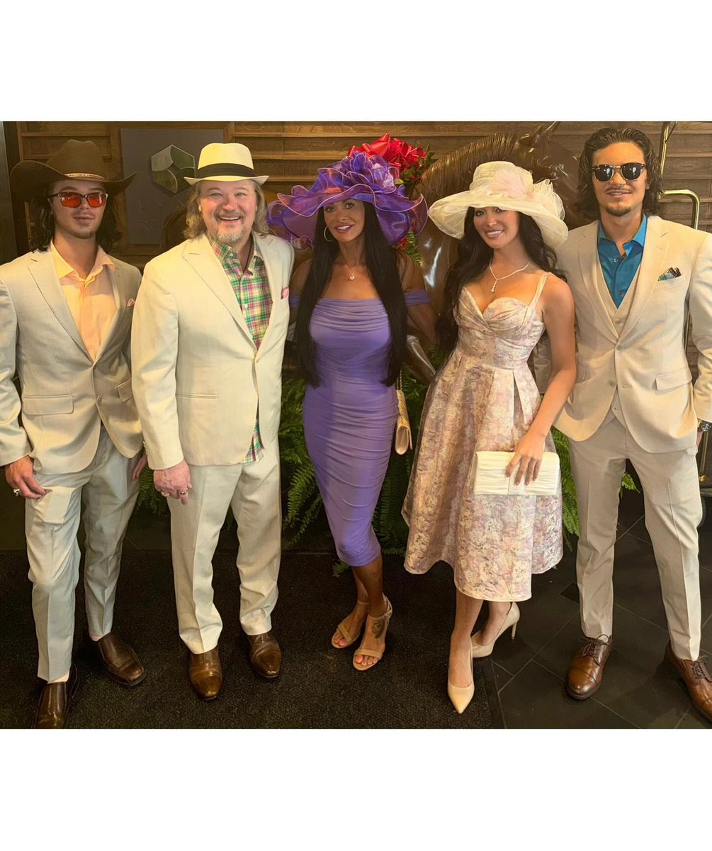 Travis Tritt (@travistritt) on Twitter photo This year’s <a href="/KentuckyDerby/">Kentucky Derby</a> and Barnstable Brown Gala were very special! It was the first time my entire family was able to attend together and we had a blast! This year’s <a href="/KentuckyDerby/">Kentucky Derby</a> and Barnstable Brown Gala were very special! It was the first time my entire family was able to attend together and we had a blast!