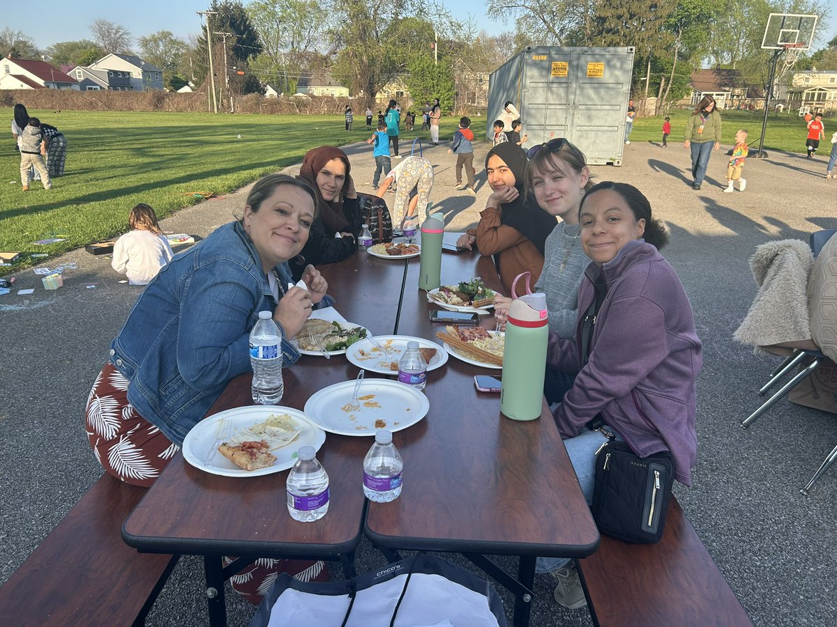 AshleyMDame's tweet photo. I am so proud of this beautiful community we have built with our students and families. Thank you @MidWestRBERN, @GCSDcommschools and @KidscareGCSD for supporting our yearlong ENL Family Program! Tonight was our culminating celebration. @ShawnnaSweet @Kelly_Flagler https://t.co/0xEHf1lMMP