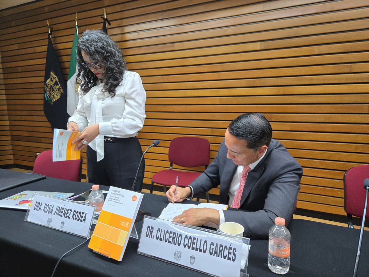 Ha sido un verdadero gusto presentar el libro sobre Libertad de expresión e inteligencia artificial en <a href="/DerechoUNAMmx/">Facultad de Derecho</a> 
Agradezco los comentarios de la Dra. Rosa Jiménez del Seminario de Derecho Internacional, del Dr. José Luis Mancilla y Mtro. Ernesto Contreras <a href="/Tirantmexico/">Tirant México</a>