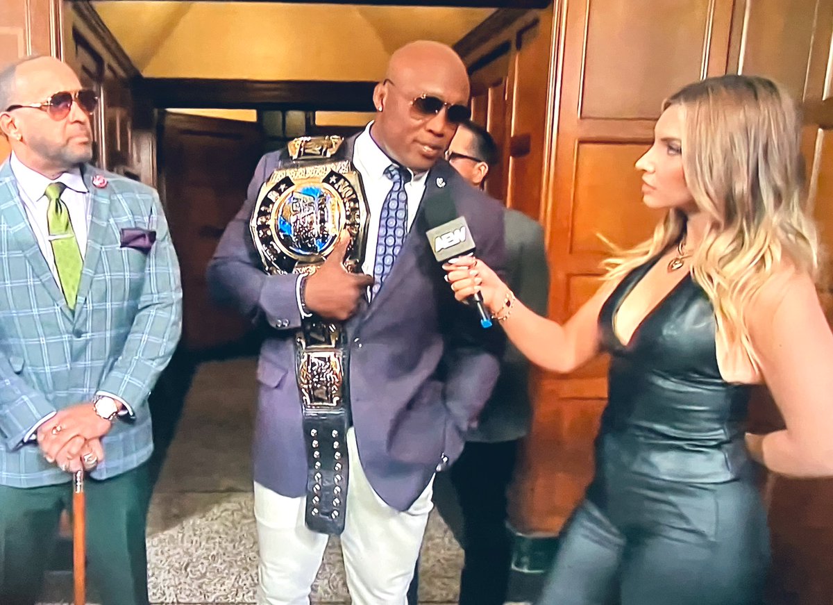 oralcarter's tweet photo. #AEWDynamite
#AliciaAtout @AliciaAtout tries to get answers from #TheHurtSyndicate about #MJF’s acceptance into the group, after he destroyed #TopFlight earlier on the show.
The group says they’ll have their answer next week. https://t.co/1q1f1jYySi