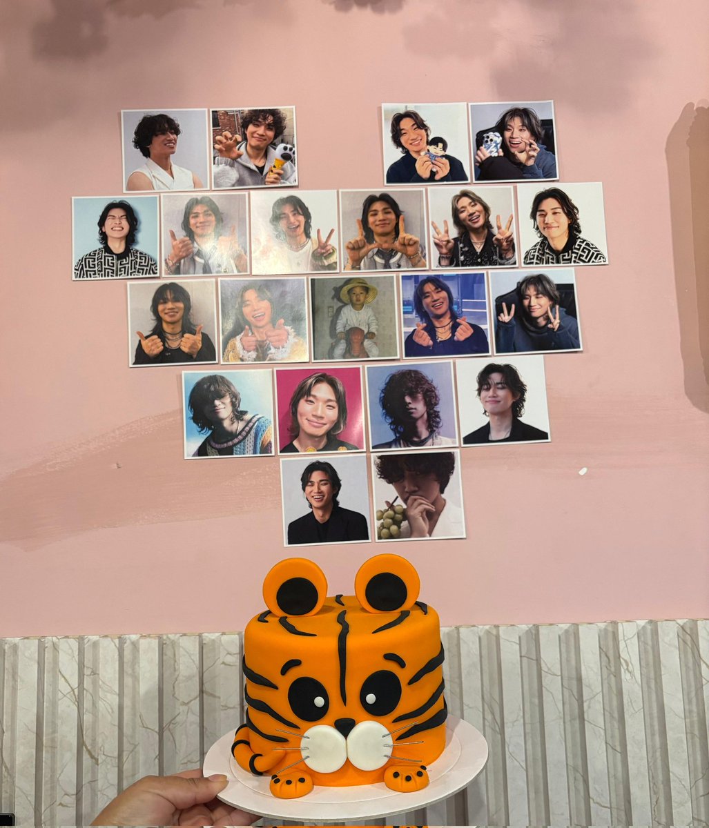 I-VIP STILL ALIVE (@ivipstillalive) on Twitter photo Un día mavilloso🥰💛✨
Celebrando a nuestro artista de la voz celestial 🪽😇
DLITEFUL AT 36
#HappyDaesungDay
#강대성으로_가득_채워진_Universe
#DAESUNG <a href="/d_lable/">DAESUNG</a>
<a href="/RNDCOMPANY/">RND COMPANY</a> <a href="/DAESUNGintl/">DAESUNG INTERNATIONAL</a> <a href="/DaesungUnion/">DAESUNG UNION「DSU」👼🌐</a> Un día mavilloso🥰💛✨
Celebrando a nuestro artista de la voz celestial 🪽😇
DLITEFUL AT 36
#HappyDaesungDay
#강대성으로_가득_채워진_Universe
#DAESUNG <a href="/d_lable/">DAESUNG</a>
<a href="/RNDCOMPANY/">RND COMPANY</a> <a href="/DAESUNGintl/">DAESUNG INTERNATIONAL</a> <a href="/DaesungUnion/">DAESUNG UNION「DSU」👼🌐</a>