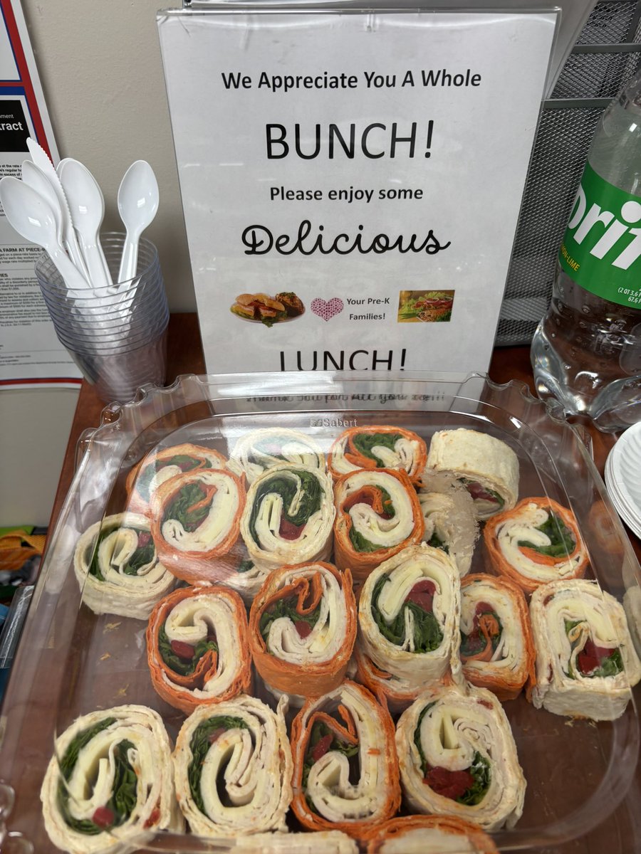 LastellaStacey's tweet image. Teacher appreciation week with daily gifts of thanks from parents and team members! #YMCAteam #ThankATeacher πποΈπβ€οΈ @ymcaGMC Freehold Childcare