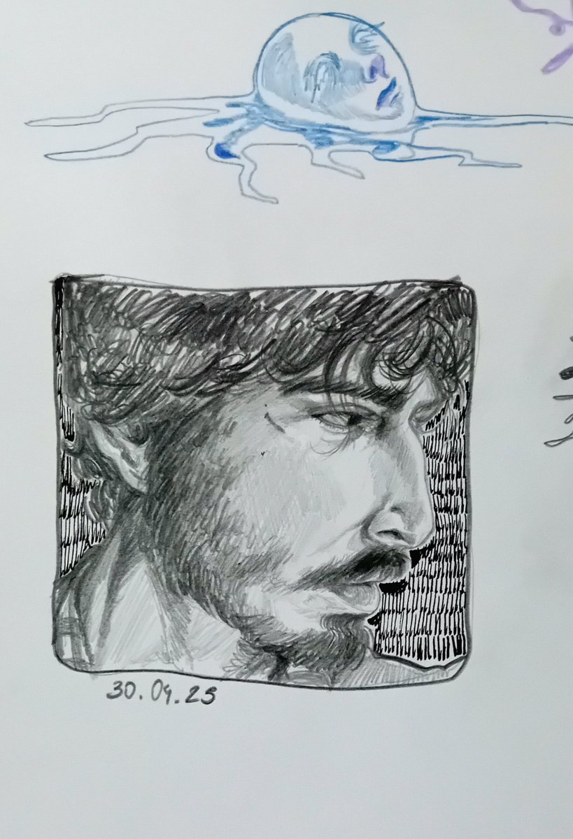lavytaecosi's tweet image. dev patel e algo ali em cima