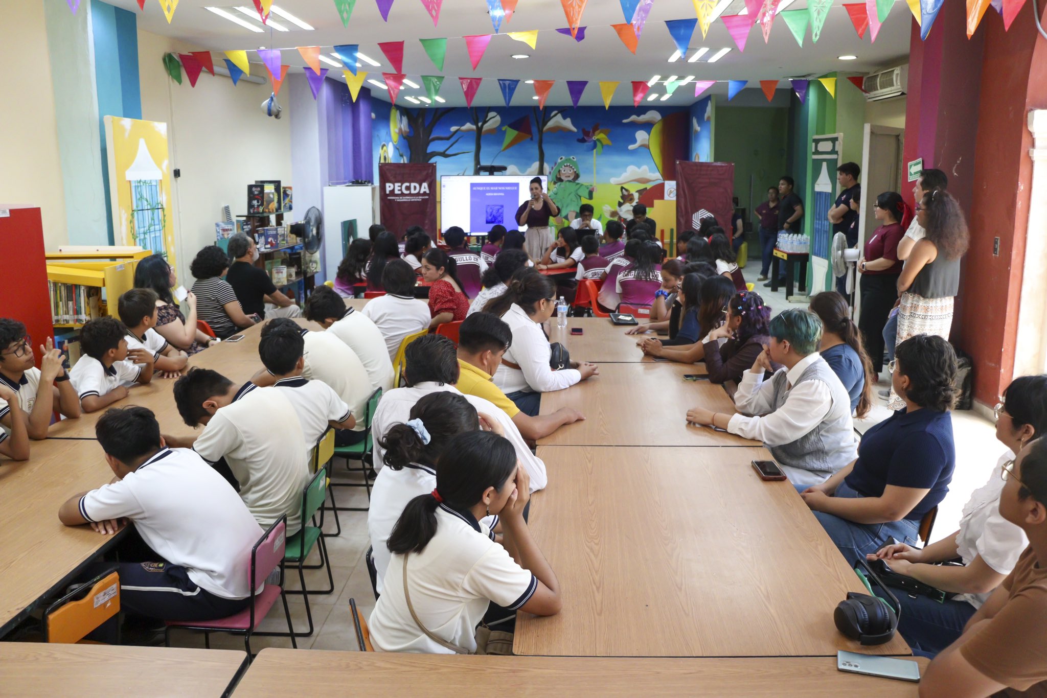 Beneficiario del Programa de Estimulo a la Creación y Desarrollo Artístico PECDA. 

Este evento acercó a nuestros jóvenes a una obra que nos invita a reflexionar -con la belleza de la palabra- sobre nuestra responsabilidad con las especies marinas en peligro.