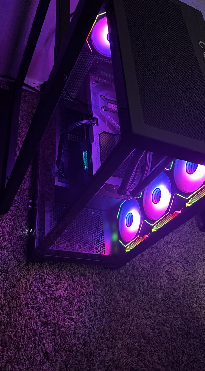 holy_terra3's tweet image. CHAT COMPUTER DEPLOYED 👌👍 #firstpc #pc #GamingPC (This is the Surprise 😮!!)