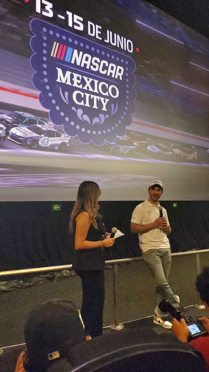 paux_gr's tweet image. ¿Quieren ver una serie de motorsport emocionante? Vean #NASCARFullSpeed en @NetflixLAT.
Hoy tuve la oportunidad de ver el primer episodio de la temporada 2 en el cine gracias a @NASCARMexico_ y con la compañía de @Daniel_SuarezG y ya quiero llegar a casa a ver los siguientes!