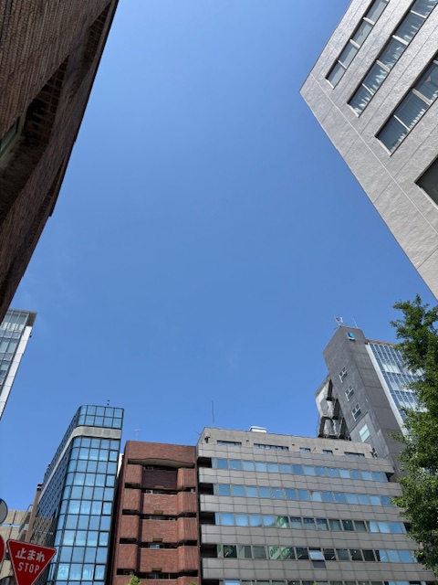 a_ivt_com's tweet photo. 4月バタバタしていたらGWも過ぎ去り、5月初旬も経過してしまいました！！
今日は晴天！！いい天気！！
でも明日から2.3日は雨🌧降ります・・・・
5月の契約も決済も頑張っていきますよ～
#企業公式が毎朝地元の天気を言い合う
#企業公式相互フォロー
#企業公式春のフォロー祭り https://t.co/UvDwJjRtDW