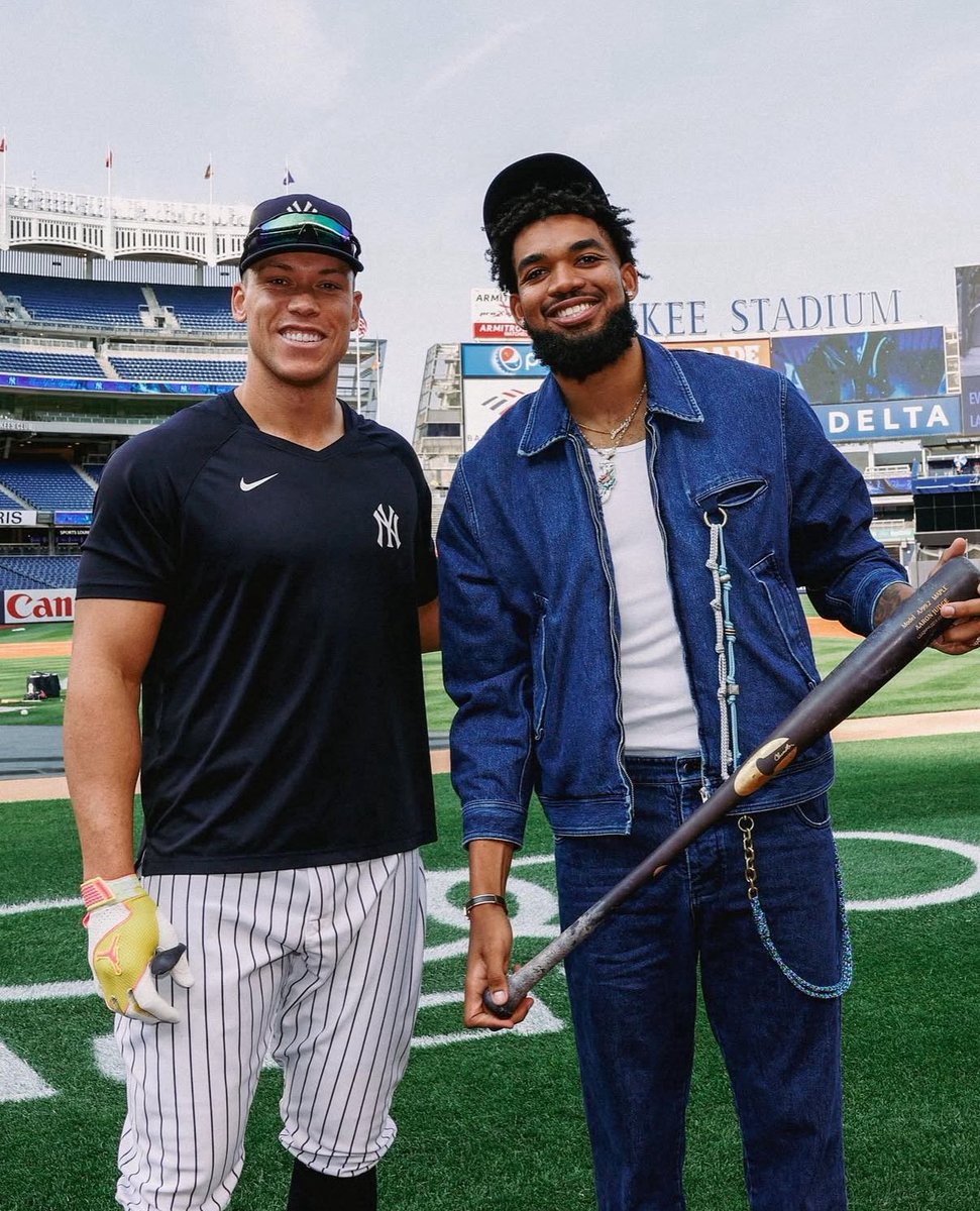 FourSavages's tweet image. Yankees Win 🤝 Knicks Win

WHAT A NIGHT 🔥