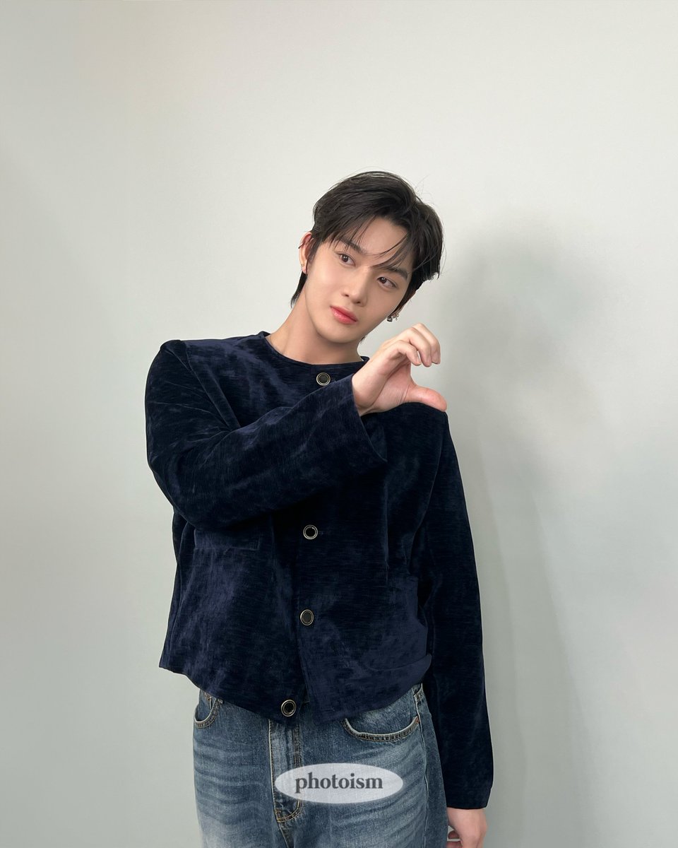 PHOTOISM X BAE JIN YOUNG

배지냥 얼굴 소멸 직전 이슈로
🔎 100배 줌 🔭 해서 겨우 포착한 소중한 비하인드 🫶🏻

살포시 남기고 가욧 💙

<a href="/baejinyoung_bjy/">배진영 (BAE JIN YOUNG)</a>

#포토이즘 #배진영

ONLY IN PHOTOISM