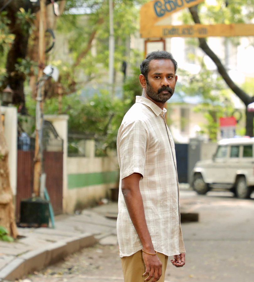 Singapore CinemaKaran (@sgcinemakaran) on Twitter photo யாருயா சொன்னா நீ
அகதி ன்னு!❣️❣️ #TouristFamily
<a href="/SasikumarDir/">M.Sasikumar</a>👌👌
<a href="/thilak_ramesh/">Ramesh Thilak</a>🫡 Acting superb Anna 💯💯✅💥 யாருயா சொன்னா நீ
அகதி ன்னு!❣️❣️ #TouristFamily
<a href="/SasikumarDir/">M.Sasikumar</a>👌👌
<a href="/thilak_ramesh/">Ramesh Thilak</a>🫡 Acting superb Anna 💯💯✅💥