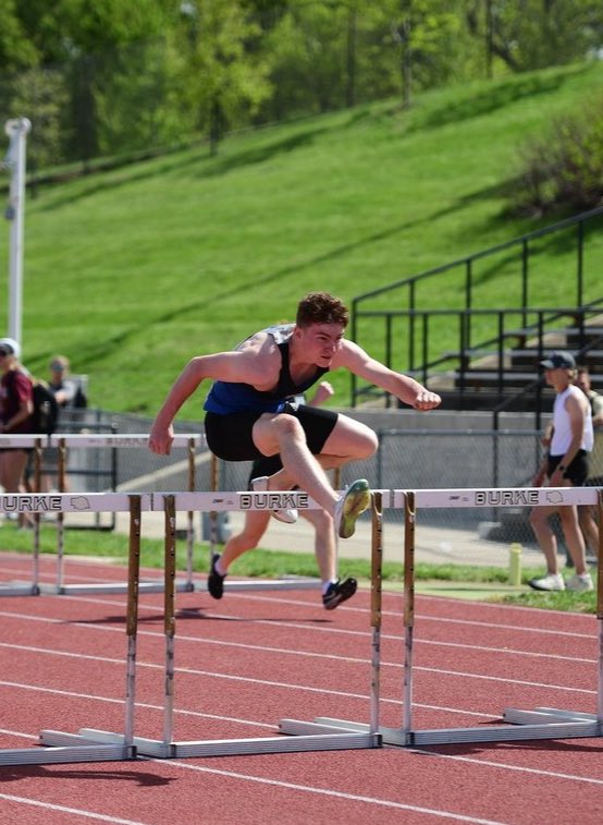 titanalgebra's tweet photo. Congratulations to @ValentaMatt for placing 7th in the 110mHH and 4th in the 300mH with a gritty performance at the Metro Conference Championships. Team Champion as well! @papiosouth #PSHC https://t.co/CiU0ZuNQ1g