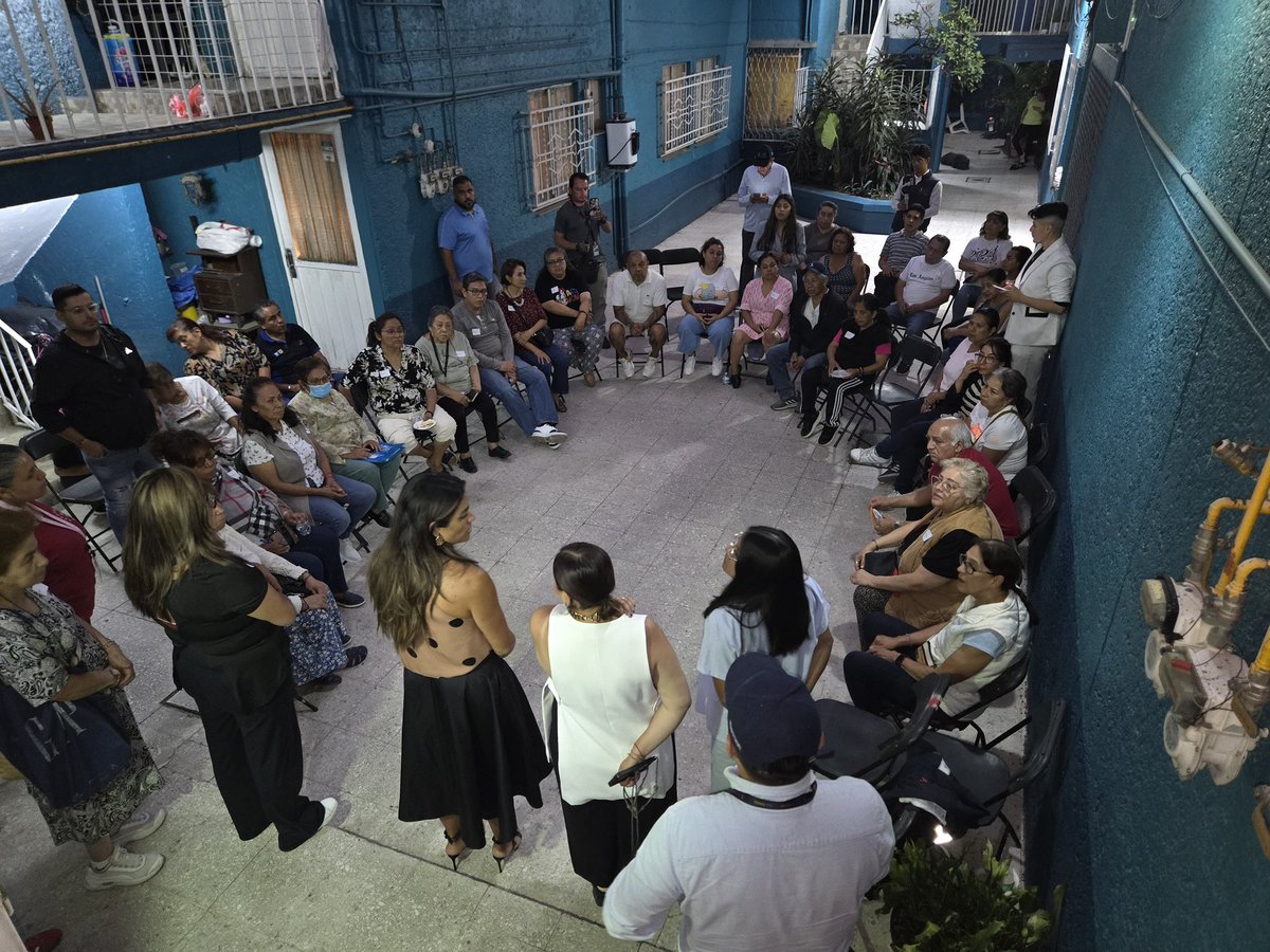 Hoy estuve en la colonia Doctores porque nada sustituye el mirarnos a los ojos, escuchar en persona y construir soluciones desde la raíz.

Gracias a las vecinas y vecinos que me abrieron la puerta de su hogar y de su confianza. Aquí estoy, para servirles y no fallarles.