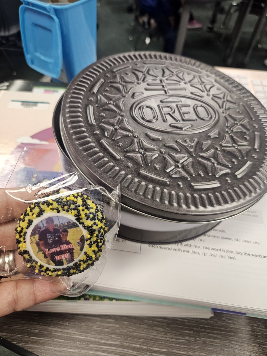 Jennifer Butler (@mrsjrbutler) on Twitter photo Thank you <a href="/TimberlinePTA/">Timberline PTA</a> for the delicious lunch and flowers. I also got an oreo tin can full of chocolate covered oreos with a picture of my student and I at one of his Saturday baseball games. I felt so appreciated today! #tesleads Thank you <a href="/TimberlinePTA/">Timberline PTA</a> for the delicious lunch and flowers. I also got an oreo tin can full of chocolate covered oreos with a picture of my student and I at one of his Saturday baseball games. I felt so appreciated today! #tesleads