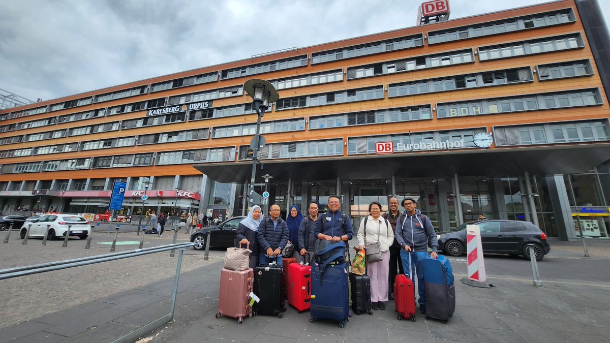 Team UB &amp; UNIMAS arrived safely in Saarbrücken—same ICE train from Frankfurt! 

All set for the workshop and meeting with partners (except CIMEA, joining online). Let the collaboration begin! 🤝

#MICROCASA #TeamWork #DigitalEducation #ErasmusPlus