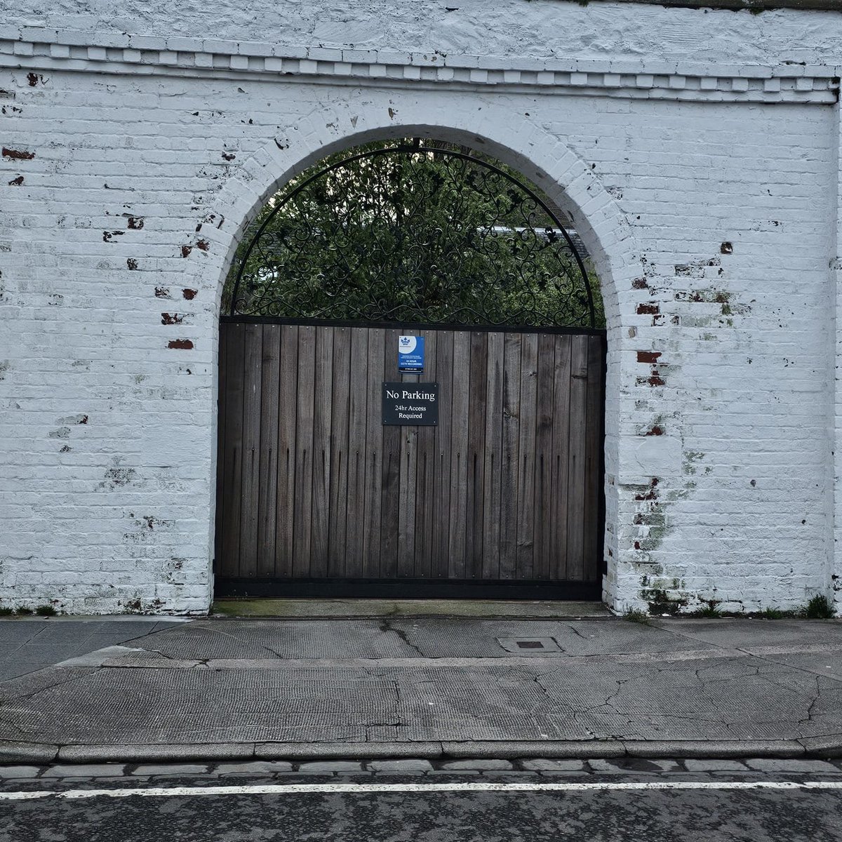 #Thursgate
#Lovegates <a href="/LoveOfGates/">For the Love of Gates</a> #gatesontour 
#protectivegate 

Broughty Ferry, #Dundee, Scotland.