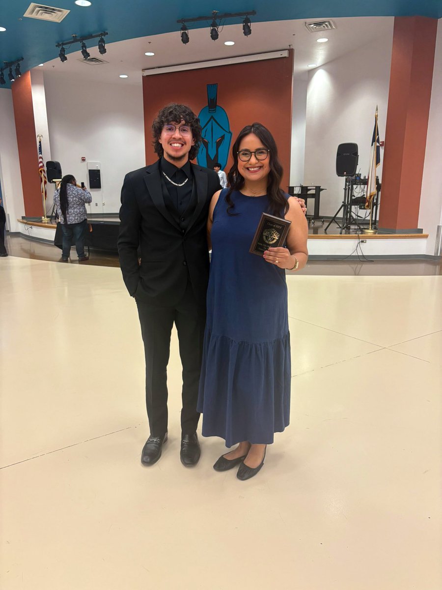 Mterrazas_'s tweet photo. The honor is all mine. Go Adrian, USC Here he comes! #futuretrojan #USC #Honorededucator https://t.co/ZLwPIhjSma