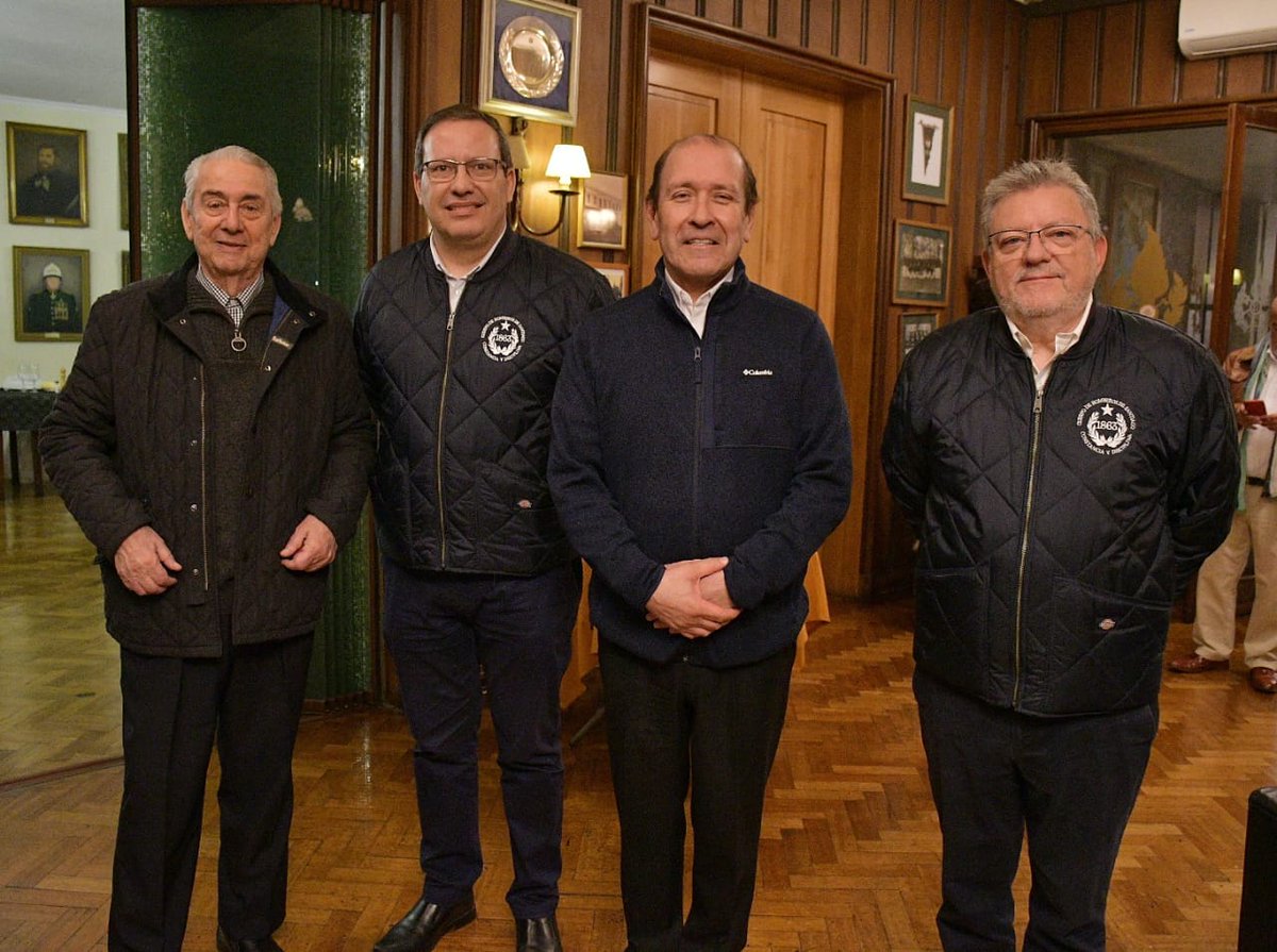 El Cuerpo de Bomberos de Santiago, liderado por el Superintendente, Gabriel Huerta Torres, recibe en <a href="/Pompa_Italia/">Pompa Italia</a> a representantes de <a href="/BomberosOBA/">Bomberos Americanos</a>, que sesionarán en el Cuartel General del 7 al 10 de mayo.