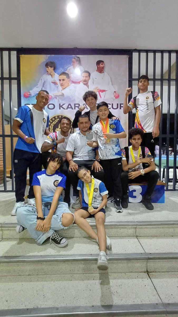 🥋✨ ¡𝐎𝐫𝐠𝐮𝐥𝐥𝐨 𝐑𝐲𝐮 𝐇𝐨 𝐊𝐚𝐧! ✨🥋

En la 𝐂𝐨𝐩𝐚 𝐂𝐮𝐦𝐛𝐫𝐞𝐬 𝟐𝟎𝟐𝟓, nuestra organización alcanzó el 🥉tercer lugar, gracias al trabajo unido de los dojos Ganbaru y Parque Caiza.🙌🔥

#ParqueCaiza #RyuHoKan #KarateDo #CopaCumbres2025 #OrgulloDeDojo #Kata #Kumite