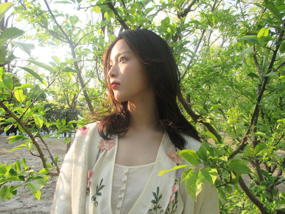 idk what happened but the second i stepped into these trees 🌳 my soul decided it was time to enter my woodland goddess era. everything was glowing, the leaves were like “she’s the one,” and i swear i almost started speaking in forest fairy language. 🍃📸