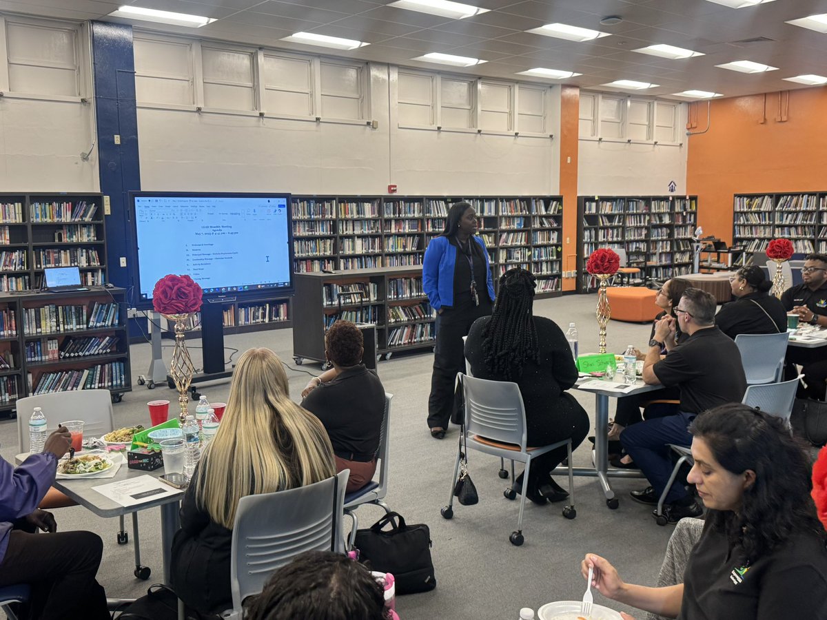 24/25 LEAD Completers gathered this evening at Stranahan High School in their media lab. Thank you Ms. Stephenson-Gayle!