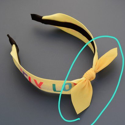옷 잘아시는 분들 help...이런 모양 리본을 뭐라고 부르나요..? 이 모양 머리끈 사던지 만들던지 해야하는데 아무리 서치해도 안나와서 미치겠습니다..