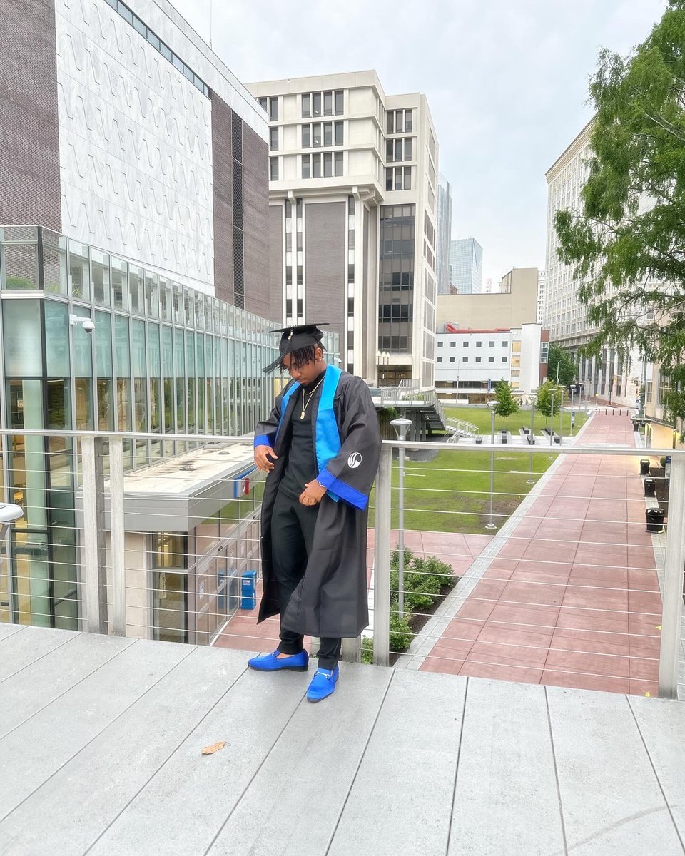 DCluTchZ tweet media