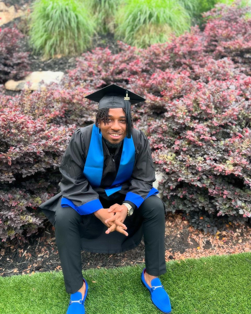 DCluTchZ tweet media