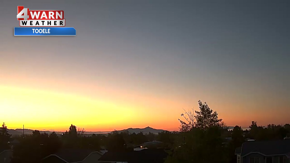 NateLarsenWX's tweet image. The sky tried to sneak in some extra color before bedtime. Nice try, Sunset...but I see you!!! 😍🌄

#utwx 
#utahsunset @abc4utah @AlanaBrophyWX @chayneswx