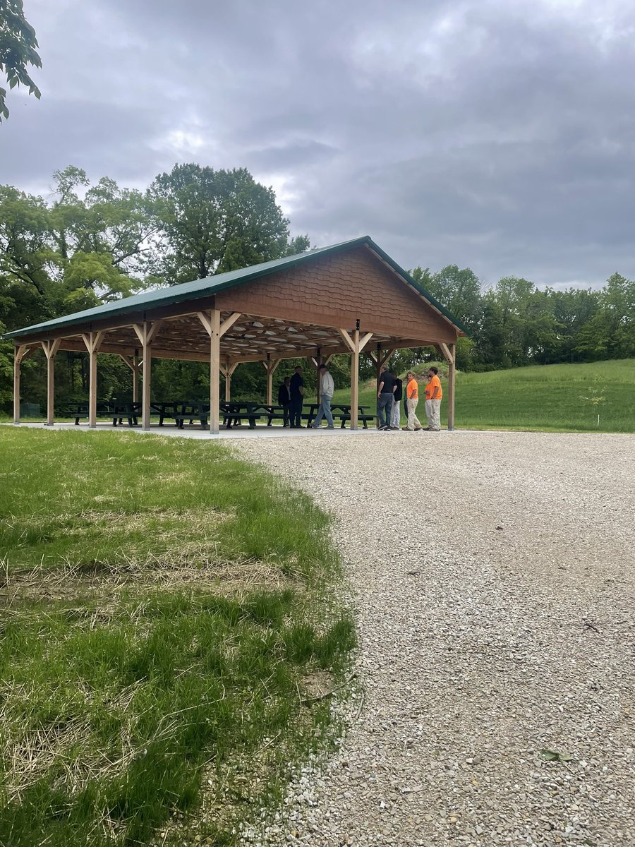 DrJKephart's tweet image. We are so proud of our @FourRiversCC Building Trades students for building this beautiful pavilion! 🛠️💙🤩 🪵 #ConnectWashMo #BlueJayPRIDE #ClientConnectedProject
