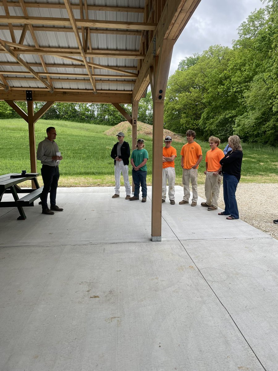 DrJKephart's tweet image. We are so proud of our @FourRiversCC Building Trades students for building this beautiful pavilion! 🛠️💙🤩 🪵 #ConnectWashMo #BlueJayPRIDE #ClientConnectedProject