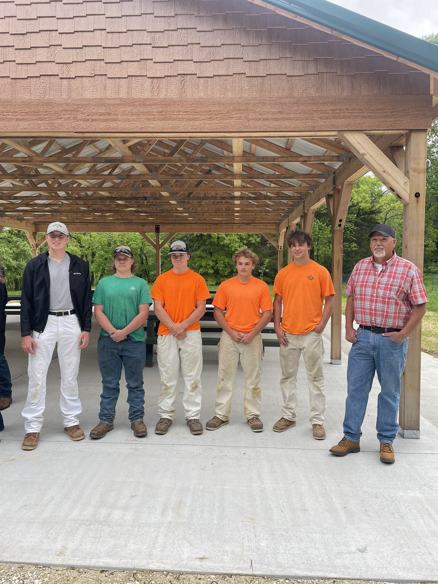 DrJKephart's tweet image. We are so proud of our @FourRiversCC Building Trades students for building this beautiful pavilion! 🛠️💙🤩 🪵 #ConnectWashMo #BlueJayPRIDE #ClientConnectedProject