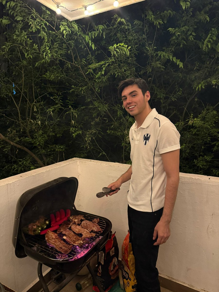 Alex_Zamora_'s tweet photo. Que ganas de tener vato para hacerle una carnita asada 🤠🥩 https://t.co/vP5v7pvYYh
