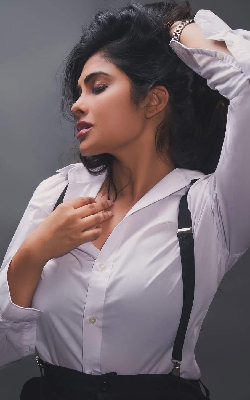 GqZWXxCW0AIJqHq?format=jpg&name=large