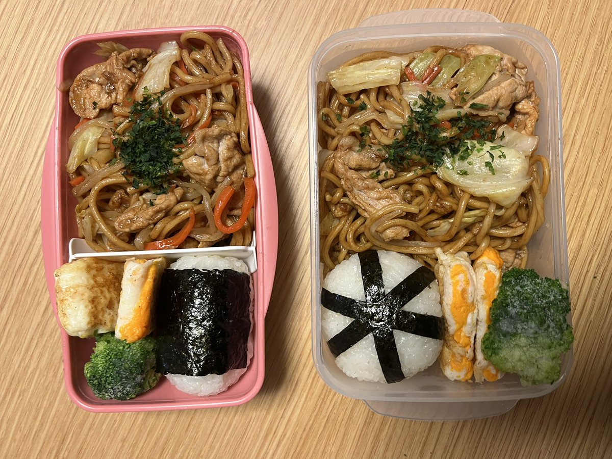 焼きそばにはおにぎり