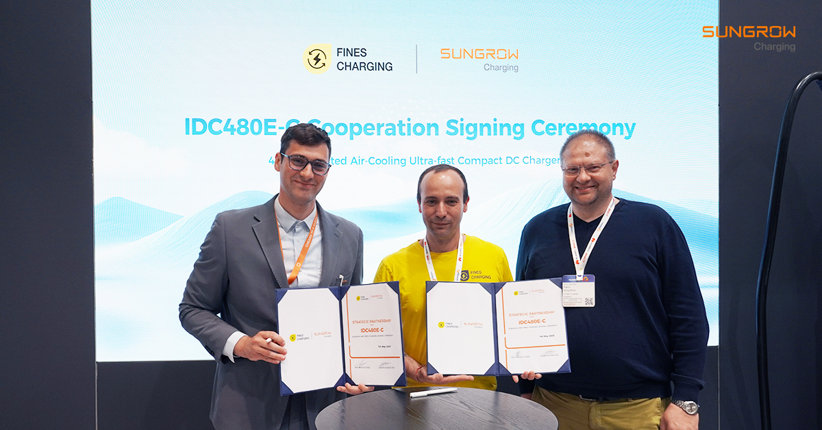 Sungrow_Power's tweet photo. 🚀 Exciting 1st Day at #P2D and #Intersolar Europe!
We are thrilled to kick off the exhibition with a strong presence at the P2D and Intersolar booths, showcasing our latest innovations in ultra-fast charging tech!
A huge thank you to everyone who joined us today.
#EVCharging https://t.co/cE8tnFahzW