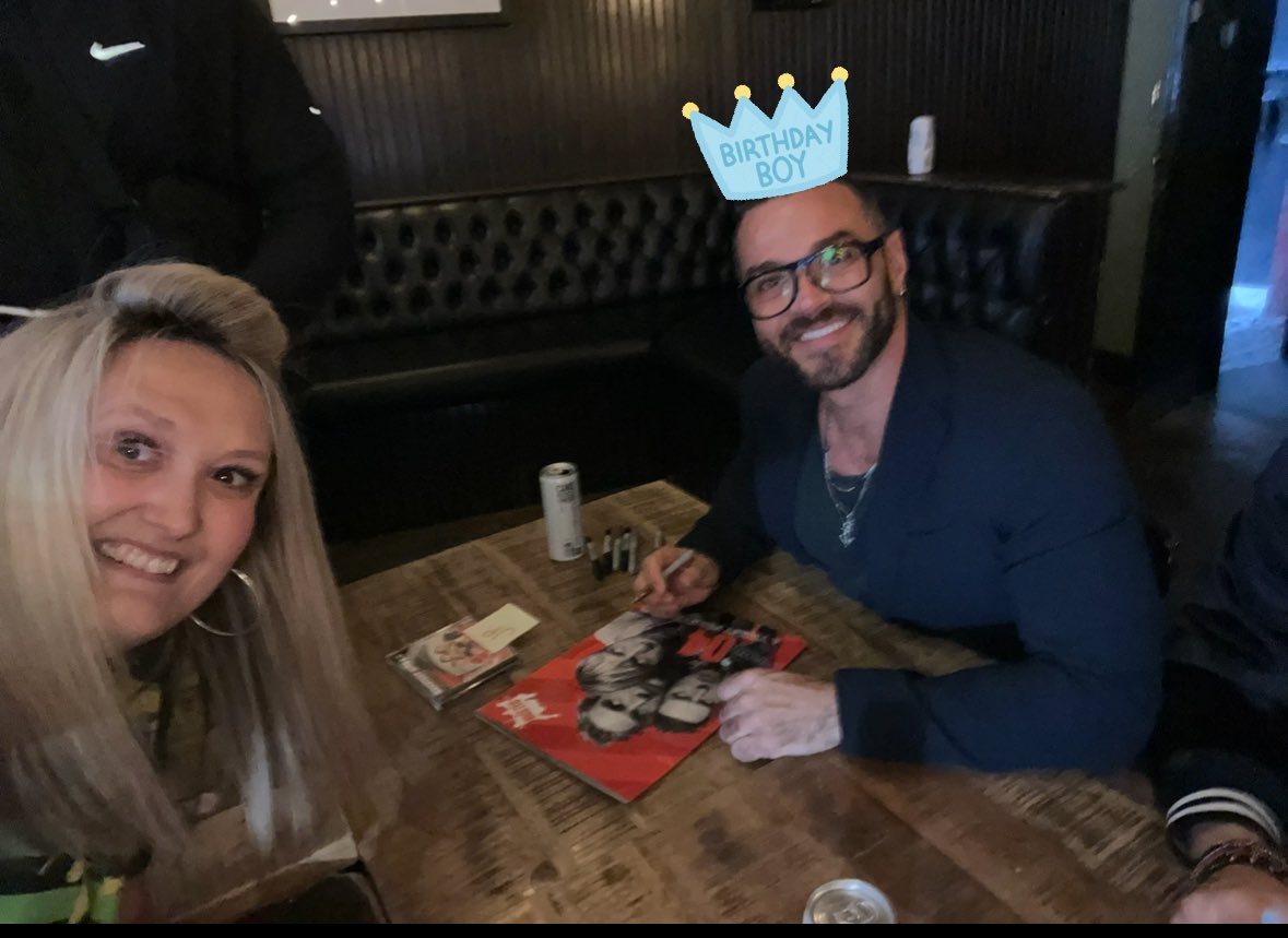 Happy Birthday <a href="/mattjwillis/">matt willis</a> 🤘🏼🎸
🥳❤️ Hope you have the best day!! &amp; Roll on October so i can get a better selfie! 😂🥳🤘🏼🥰🎈🎁🎂 <a href="/Busted/">Busted</a>