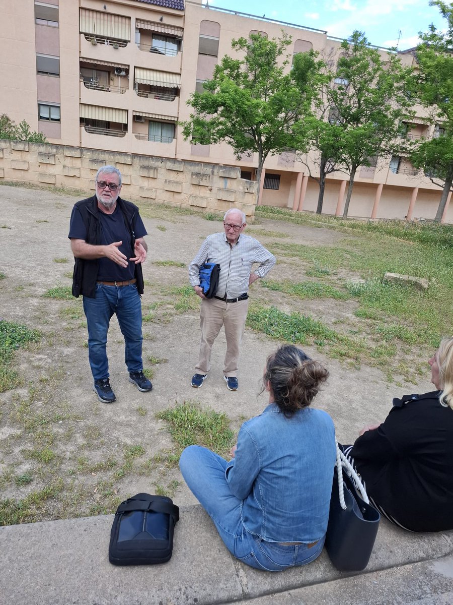 PalmaForaPortes's tweet photo. Les associacions de #SonFlorSonMoixNegre i @son_quint @ponentins es reuniren amb veïns de Son Peretó per debatre els usos que volen demanar a l’@ajuntpalma per a les possessions de #SonFlor i #SonPeretó. També varen parlar d’organitzar-se com a entitat ciutadana. https://t.co/MouSJmUrja