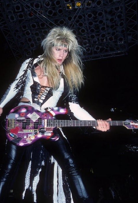 pillolerock's tweet photo. l’8 Maggio 1960 nasce
Eric Brittingham,
membro fondatore e bassista
dei Cinderella.
Nel 2009 ha temporaneamente
sostituito il bassista Bobby Dall
nei Poison e nel 2014 fonda il
supergruppo Devil City Angels,
assieme a Tracii Guns, Rikki Rockett
e Brandon Gibbs.
#EricBrittingham #pillolerock