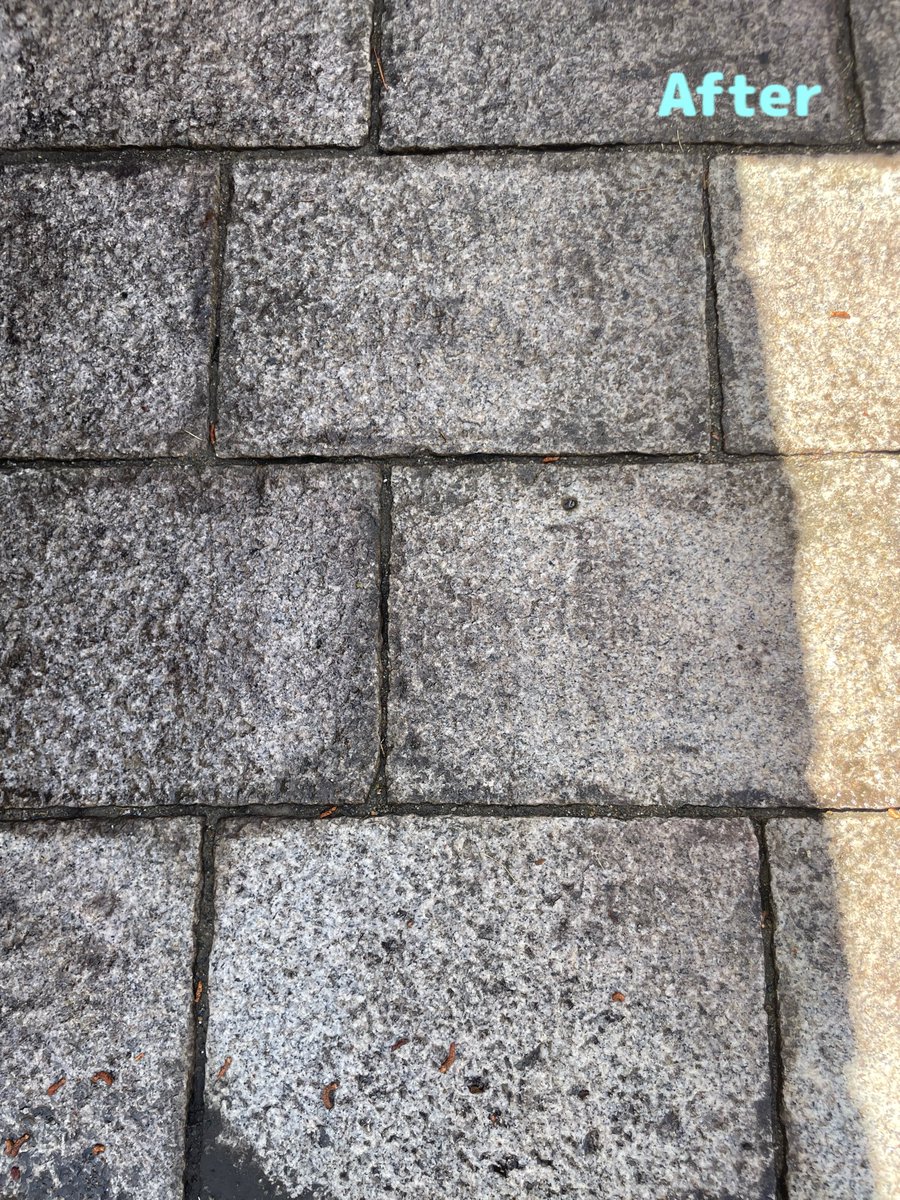 お客様宅の敷石を再利用してリノベーションをしたのですが、どうしても石の汚れが個人的に気になって💦
引渡し前に綺麗にするためケルヒャーで高圧洗浄しました！

建物の雰囲気に合わせてアンティーク調レンガ等を使用していたので、石だけ綺麗になり過ぎてもそれはそれで微妙💧