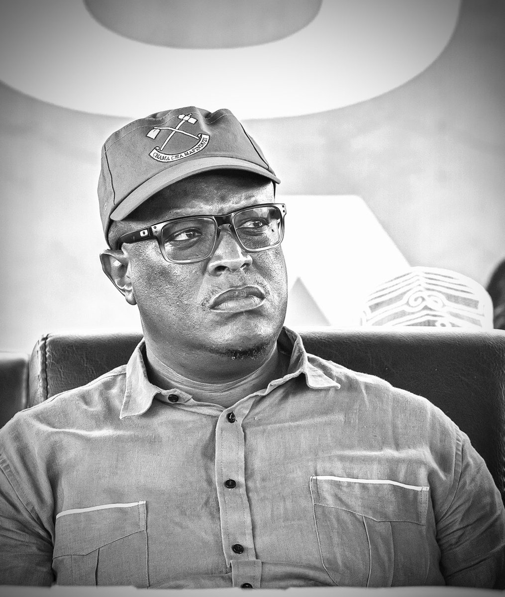 Nnauye_Nape's tweet image. Mkumbushe  mwanao kwamba mlinzi getini kwako, huku kwetu ni mlezi wa familia na ni mtu muhimu sana kwetu….