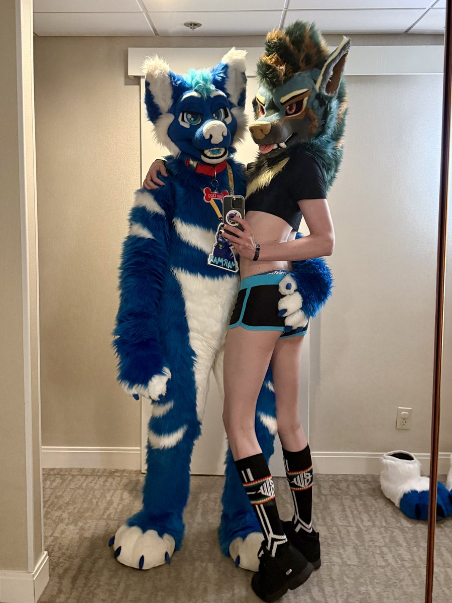 Hump day goes crazy 🥴

🔵🐕 <a href="/FriskyMurMur/">Blue Sex Dog 🔜 FWA, CFZ</a>