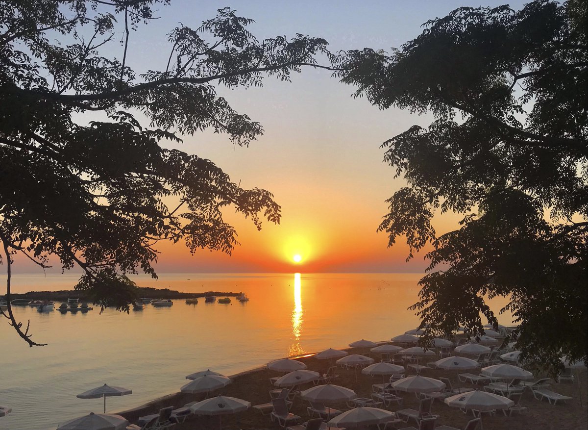 Embracing a moment of magic, splashed with deligthful hues of inspiration, this is life's eternal beauty unfolding majestically before your eyes!

Good morning!🌊

Protaras