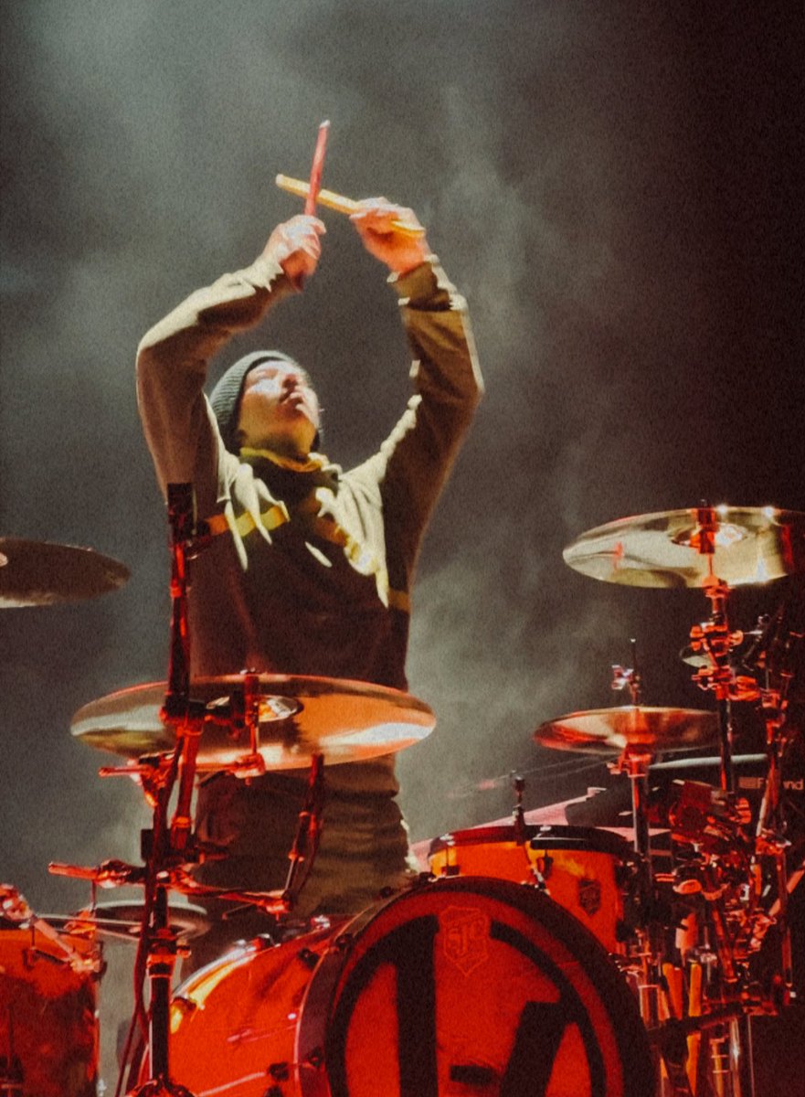 Darii5SOS's tweet photo. Thought I’d share #clancycologne https://t.co/7TqUwflsJa
