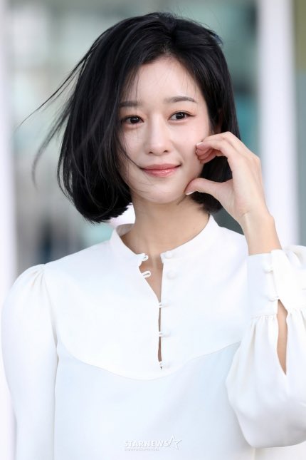 #SEOYEAJINEWS 
Akhirnya berita casting! 🎬

Sublime mengatakan, “Seo Yeaji ditawari untuk berperan di drama ‘Human’s Forest’ dan sedang ditinjau." 
Human’s Forest diadaptasi dari webtoon horor populer.

Sumber: m.entertain.naver.com/article/108/00…

#SeoYeaJi #서예지