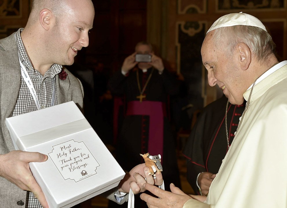 Zachariah_Duke's tweet image. Ricordando Papa Francesco! I'm incredibly grateful to have met the late Holy Father on four different occasions. In 2017, he gave me the nickname: "Mr Parsley" - apparently because I was "...sprouting up in all corners of the church bringing goodness and flavour..." (true story!)
