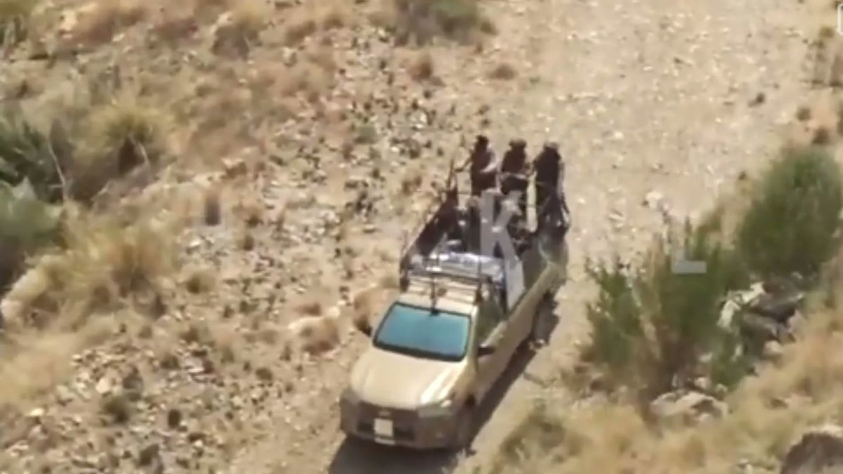 Pandeyshruti252's tweet photo. BIG BREAKING 🚨 

The Baloch Liberation Army (BLA) killed 14 Pakistani soldiers, including Special Operations Commander Tariq Imran and Subedar Umar Faroo, in an attack that destroyed a military vehicle, targeting an army area.

#IndiaPakistanWar https://t.co/PZR0Bx8FEE