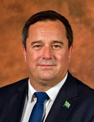 iskunka's tweet image. Ask the DA that believes in MERIT what criteria did they use to select these cabinet ministers…
What qualifies John Steenhuin to be the minister of agriculture.. What qualifications does John possess? What qualifies dean macpherson to be the Minister of Public Works? Any formal…