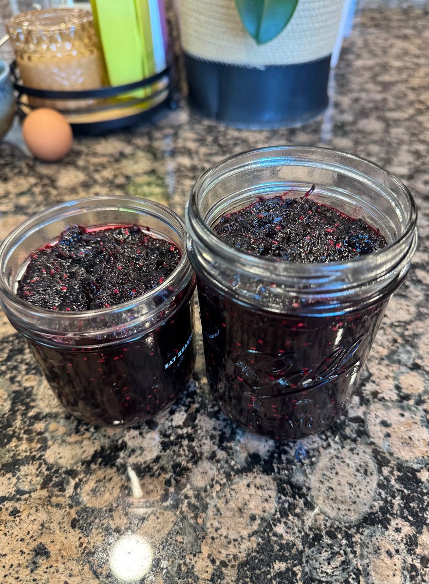 At first I just wanted to pick some to try, but it turned out to be quite delicious. I picked some more and made jam